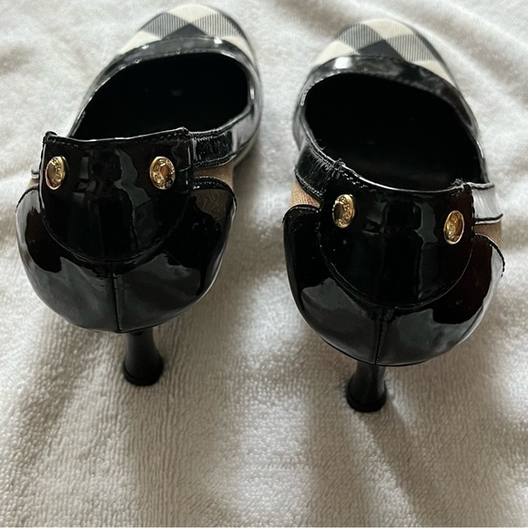 Burberry Black, White, & Beige Plaid W/ Patent Leather Trim Detail Heels Sz 37.5 - Picture 9 of 10